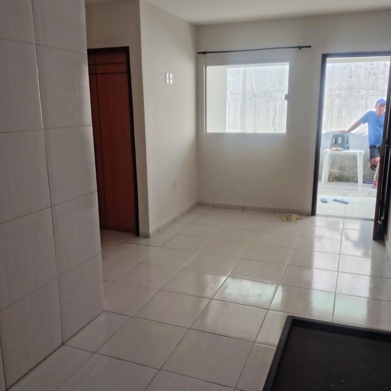 CASA TOTALMENTE REFORMADA À VENDA EM CABEDELO/PB