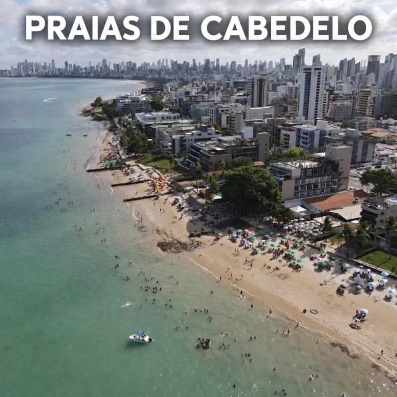 CASA TOTALMENTE REFORMADA À VENDA EM CABEDELO/PB